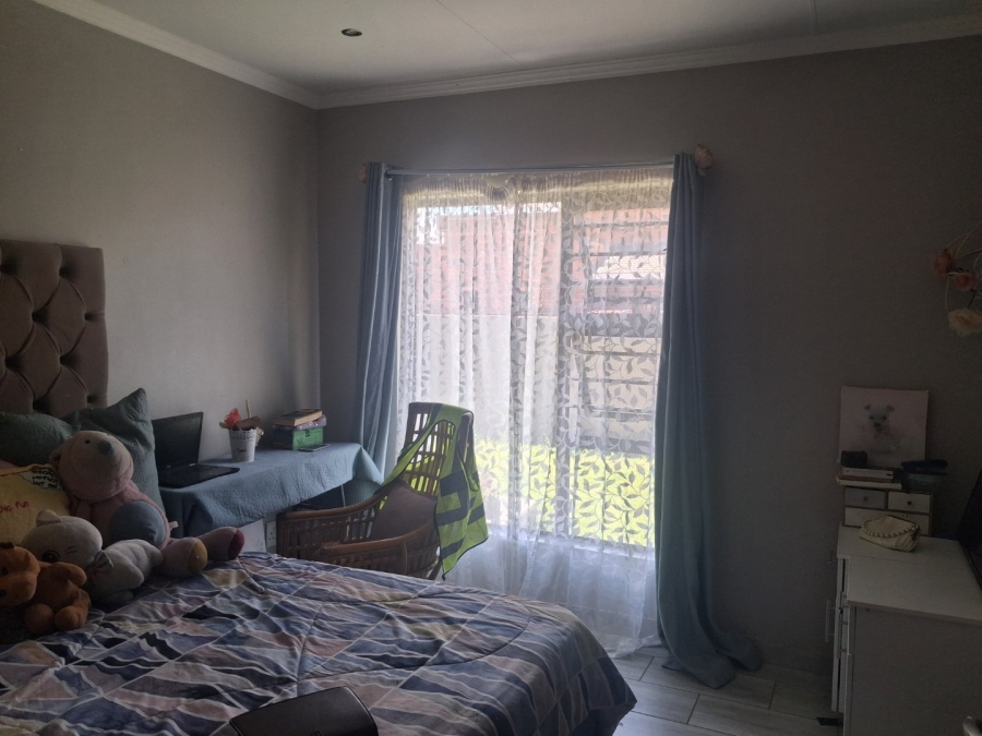 To Let 3 Bedroom Property for Rent in Hillside Free State